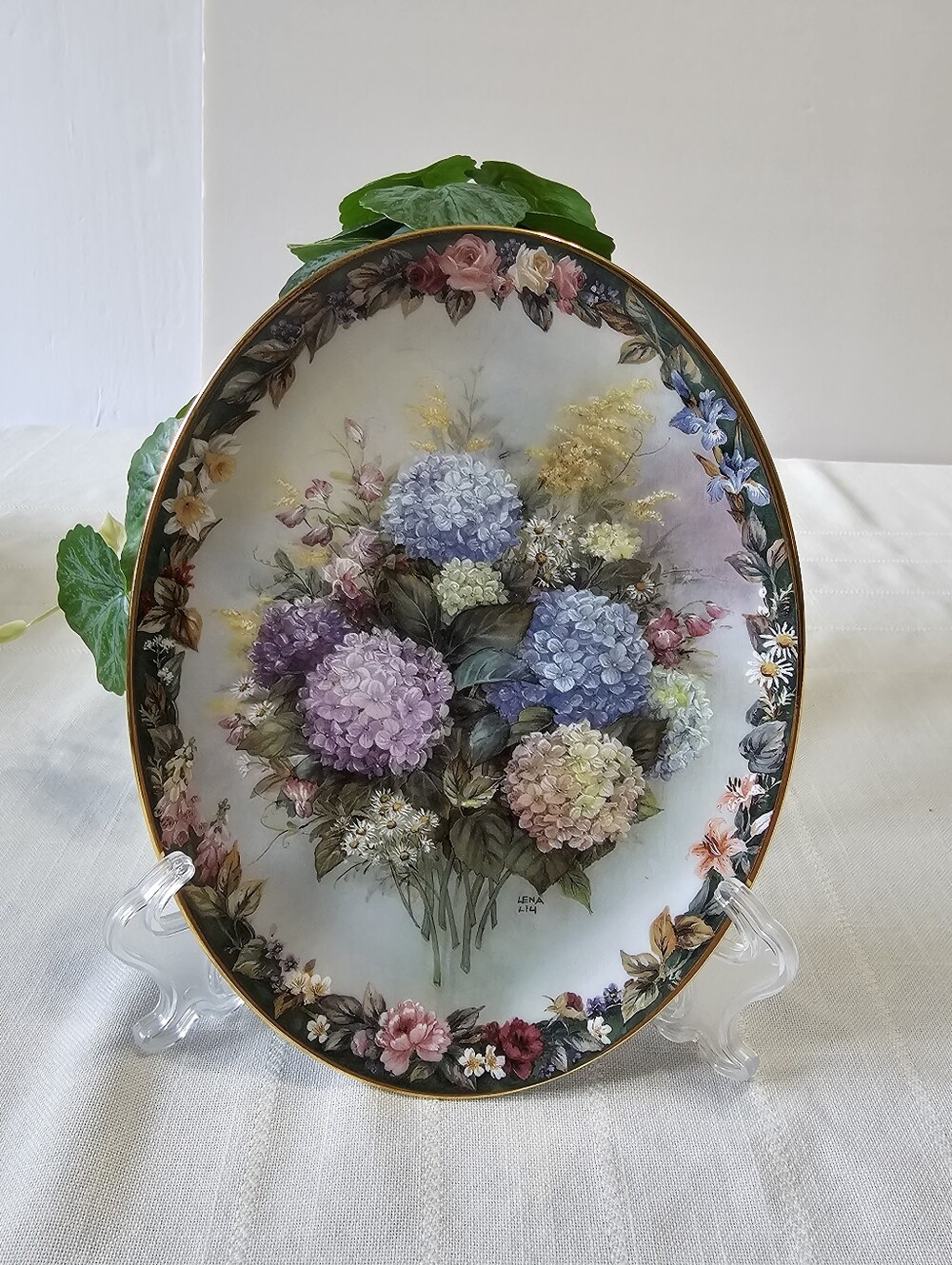 The Bradford Exchange White Porcelain Collector's Oval Plate - Treasured